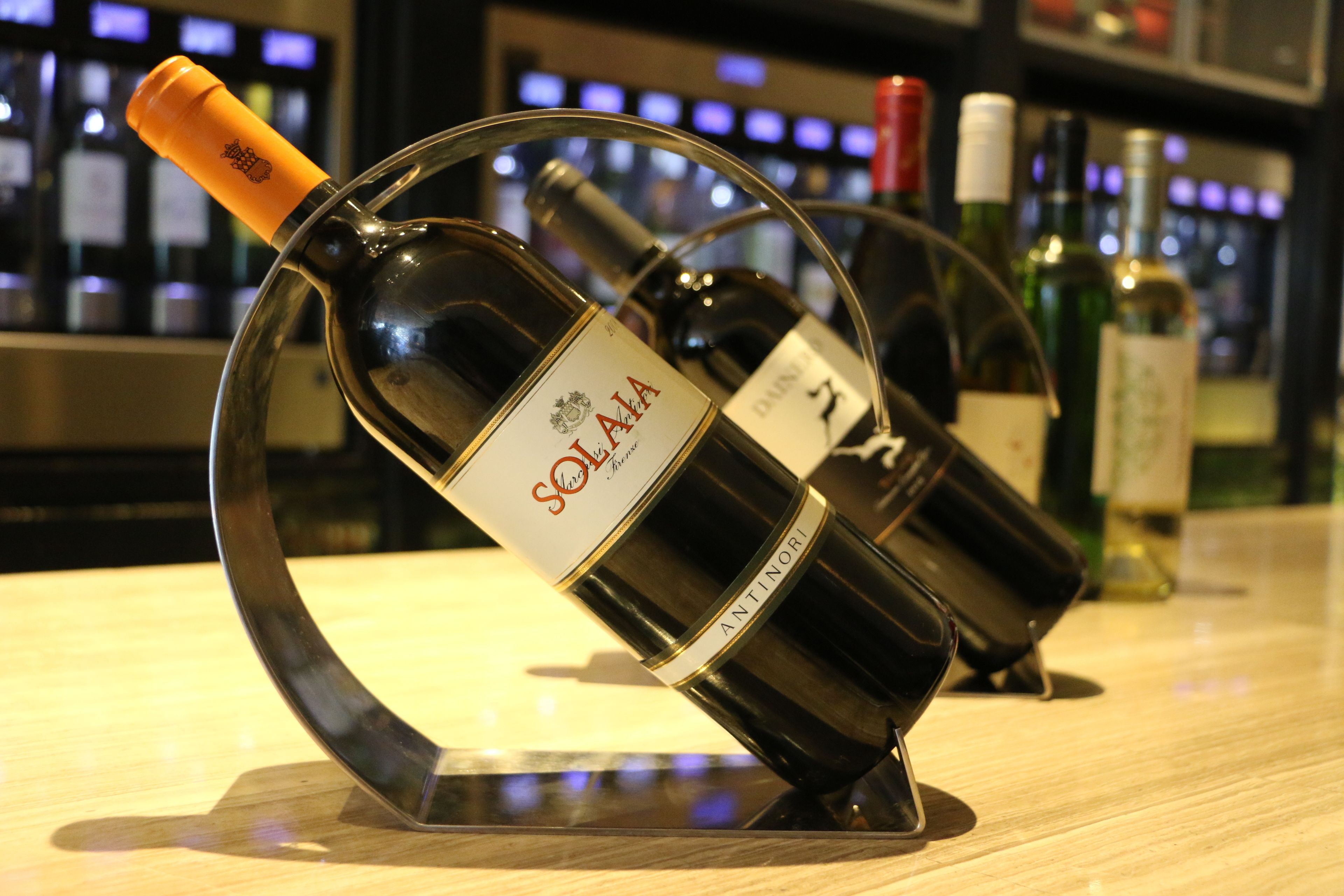 A wine bottle with a label that reads "Sol y Sol."
