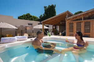 Kültéri pezsgőfürdő