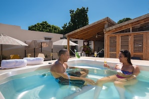 Bañera de hidromasaje exterior