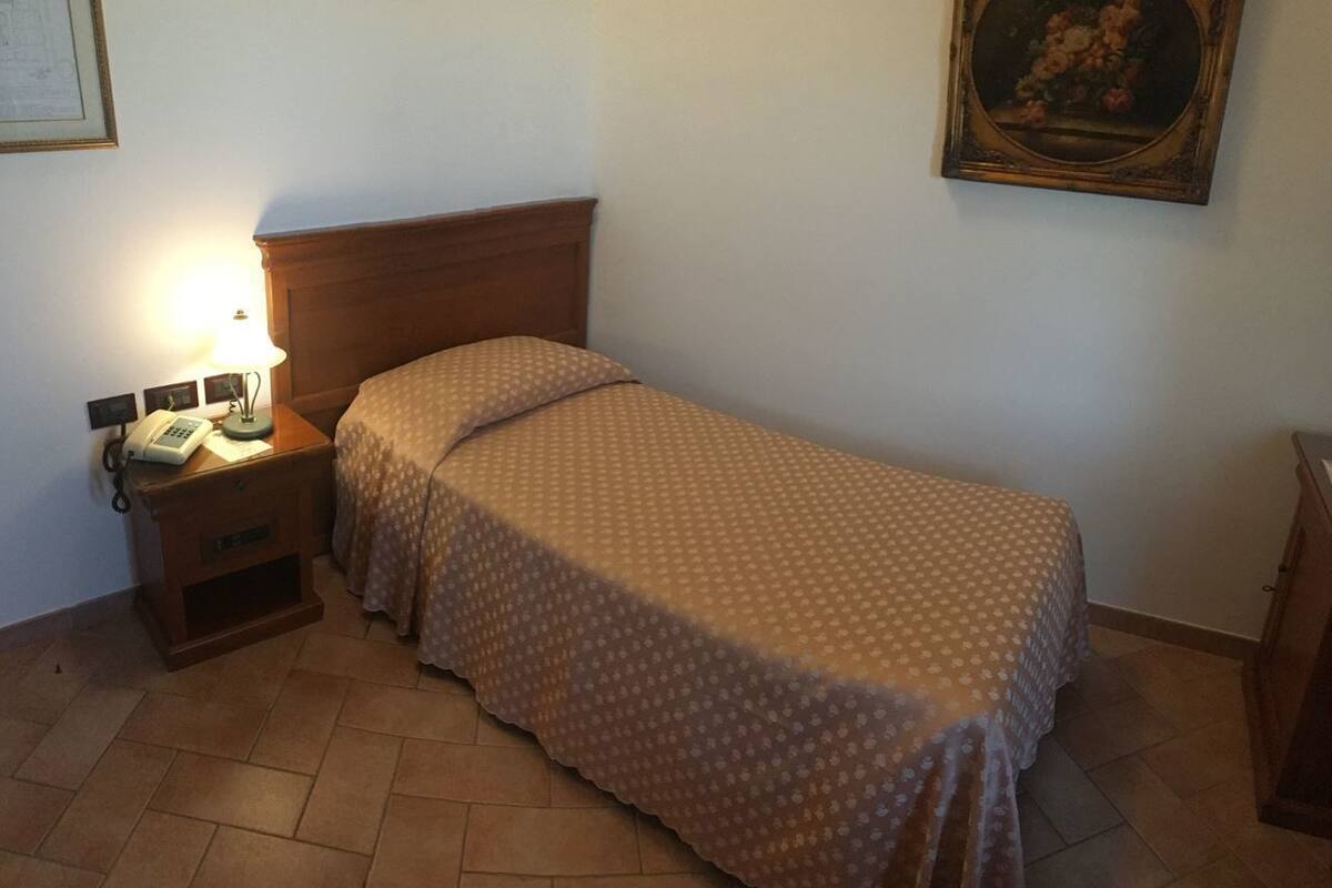 Single Room | Soundproofing, iron/ironing board (on request)