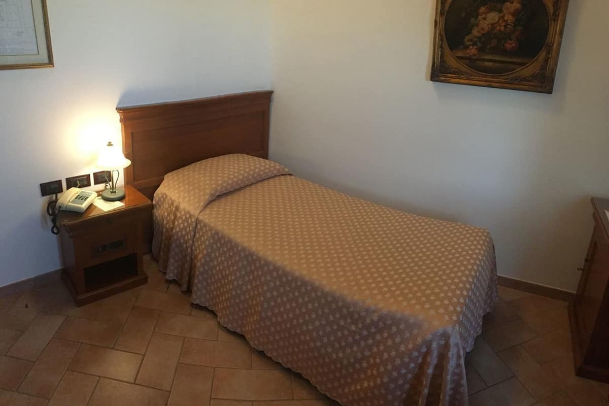 Habitación individual | Insonorización, tabla de planchar con plancha y camas extra