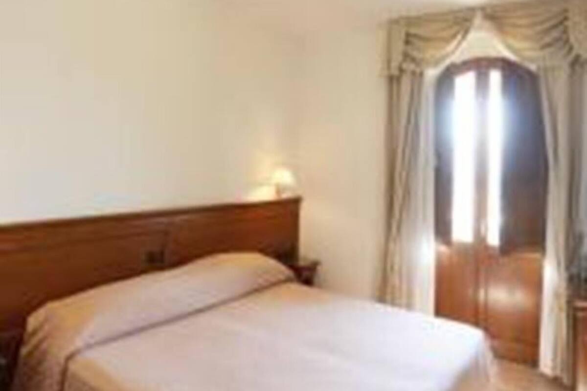 Classic Double or Twin Room | Soundproofing, iron/ironing board (on request)