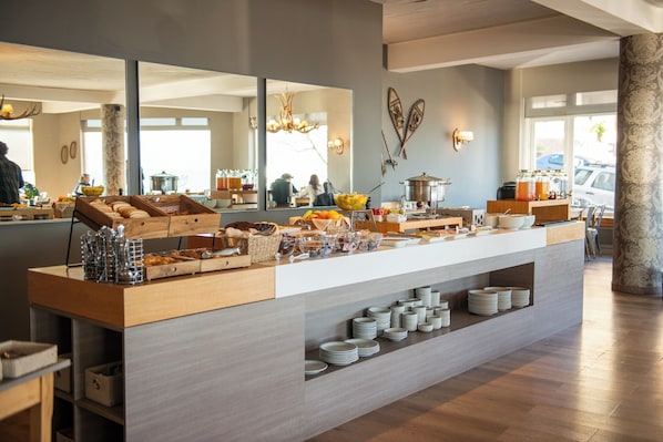 Tägliches inbegriffenes kontinentales Frühstück