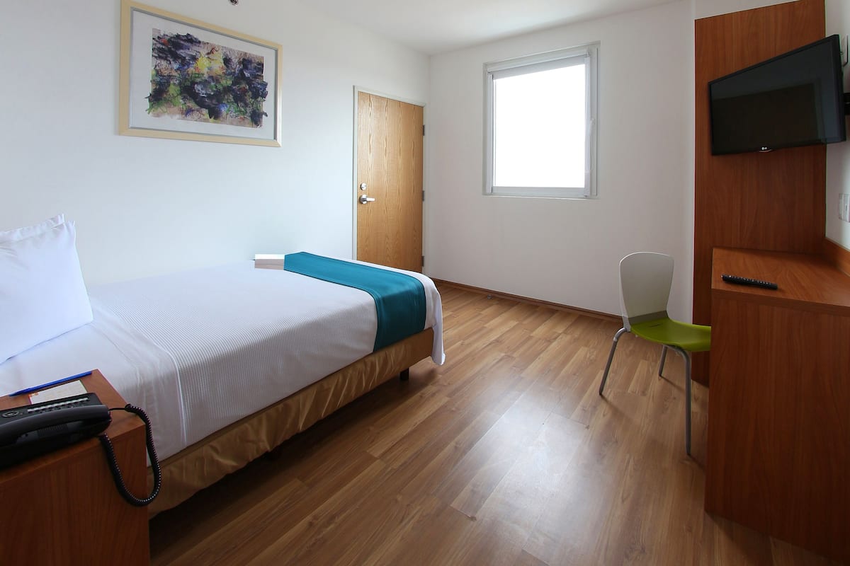 Superior-Zimmer, 1 Queen-Bett | Allergikerbettwaren, Zimmersafe, Schreibtisch, kostenloses WLAN