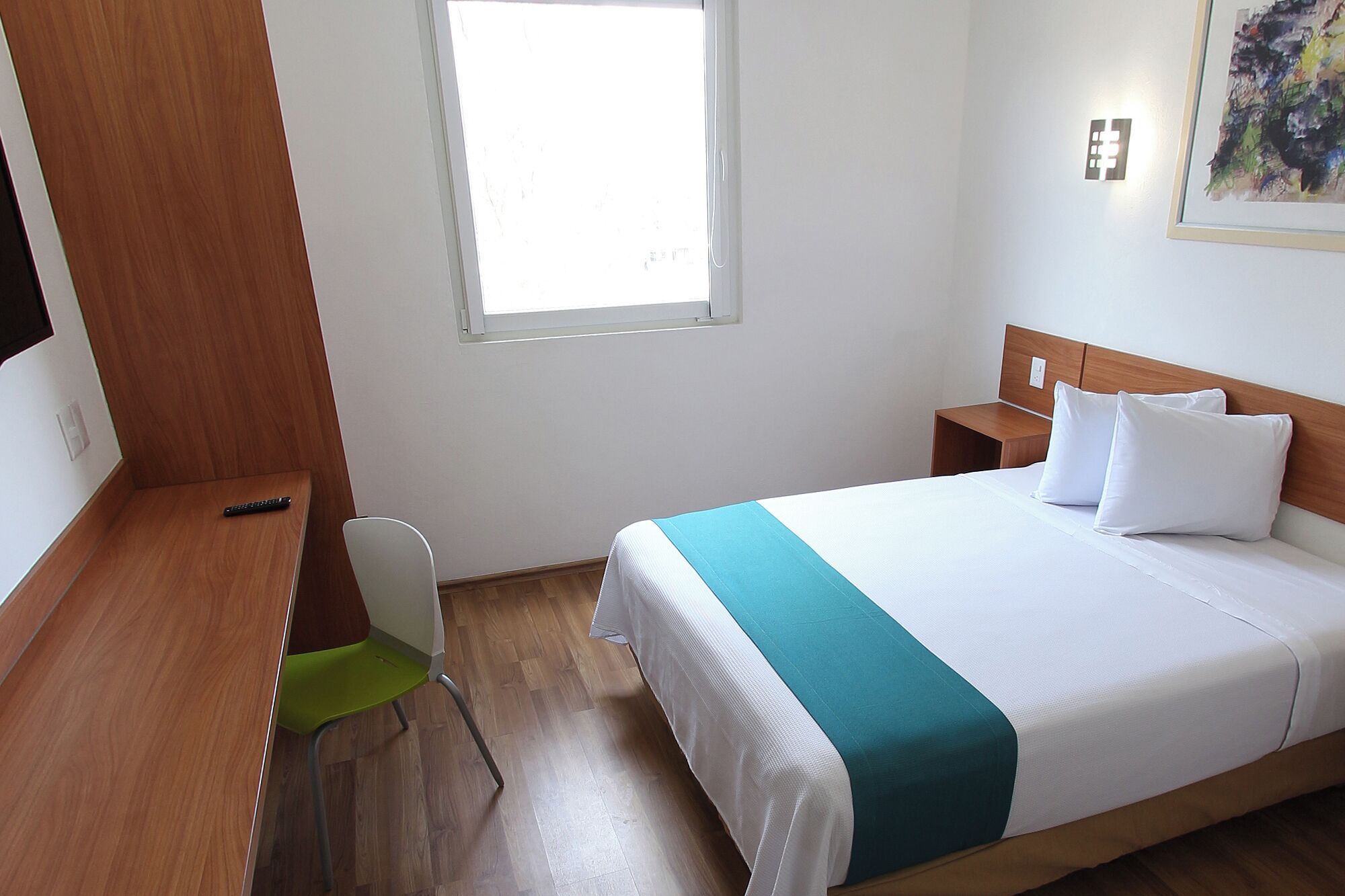 superior room, 1 queen bed | hypo-allergenic bedding, in-room safe, desk, free wifi