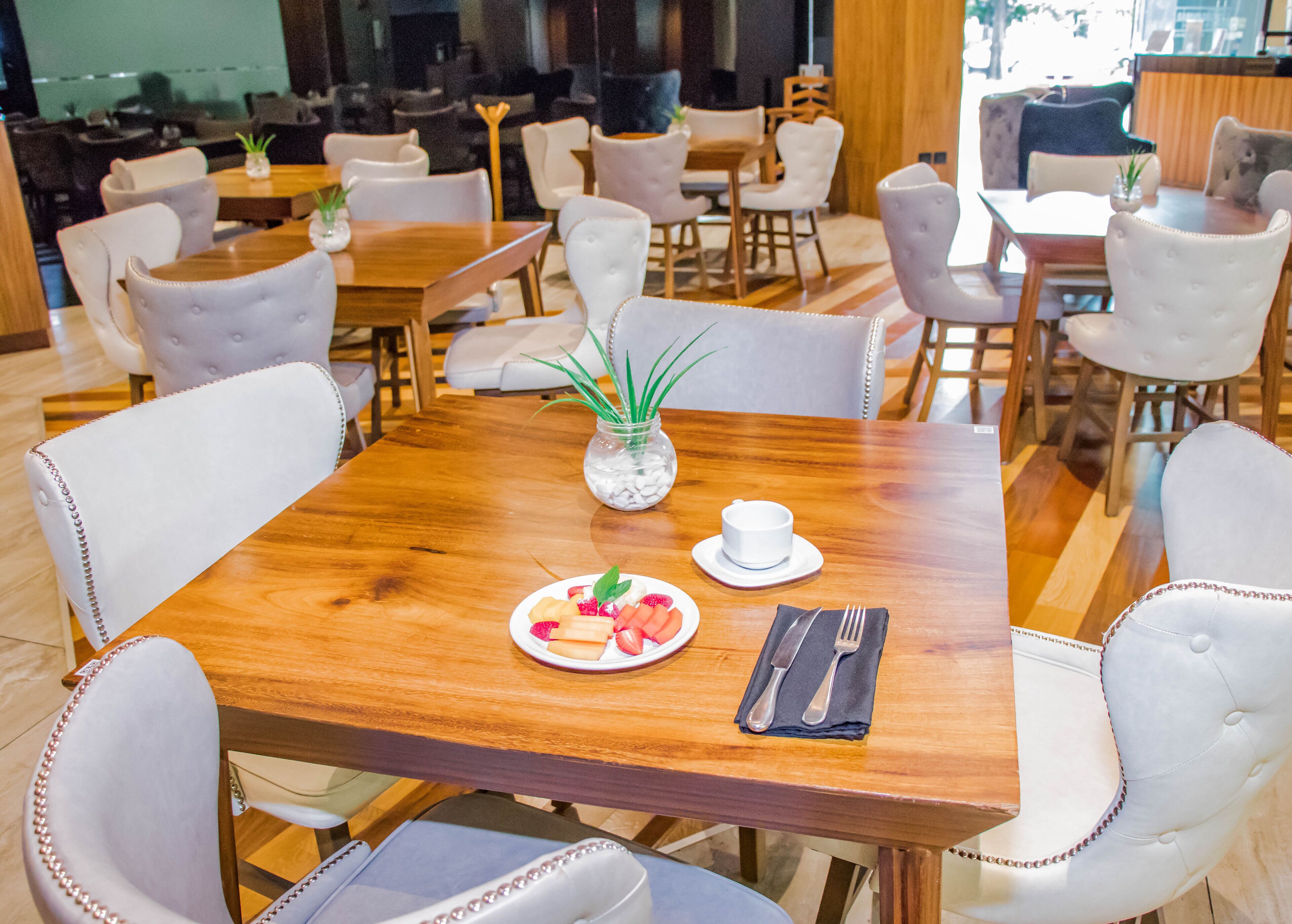 Bữa sáng buffet hàng ngày với phụ phí nhỏ 