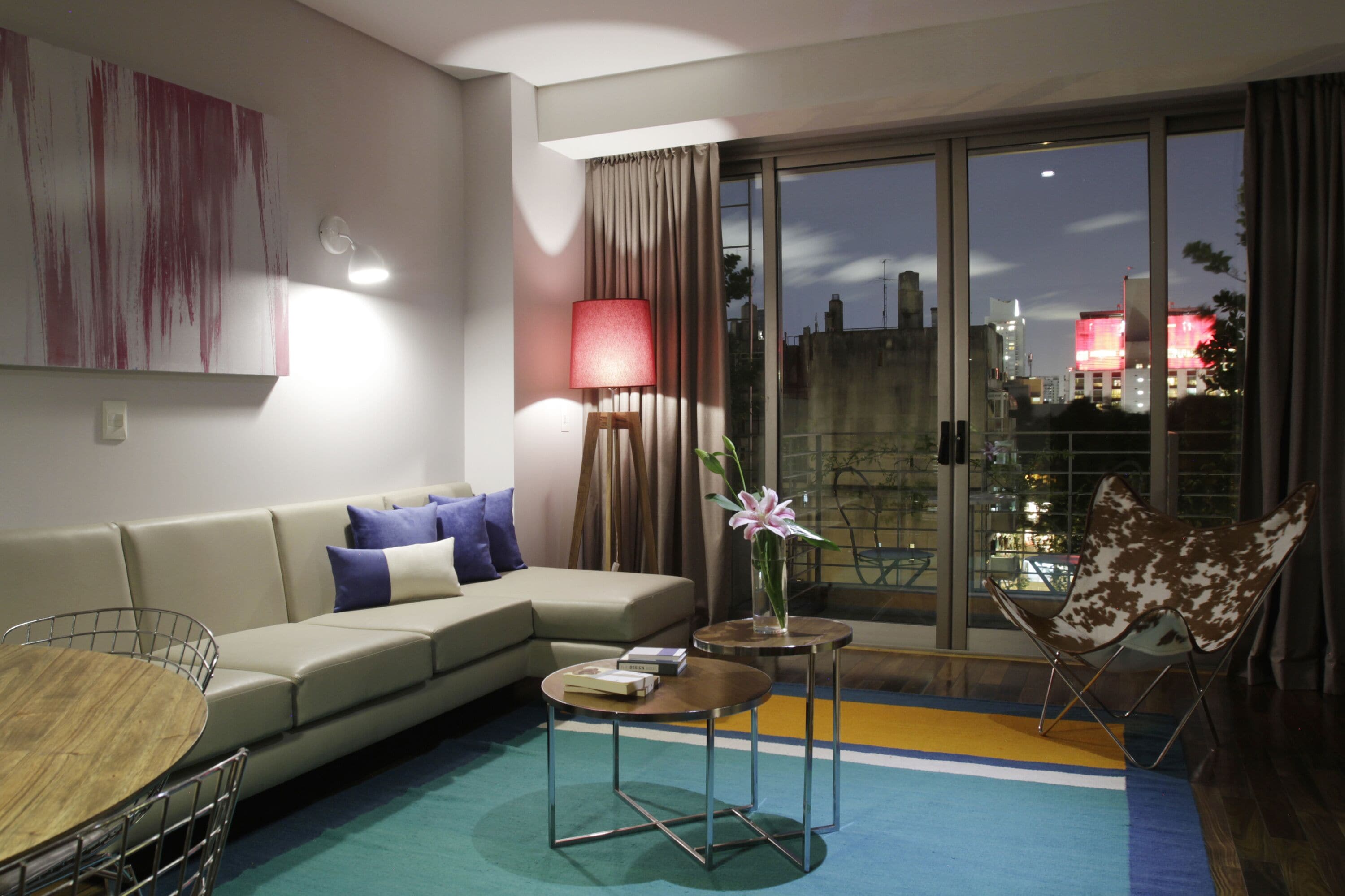 luxury suite, jetted tub (palo santo) | living room