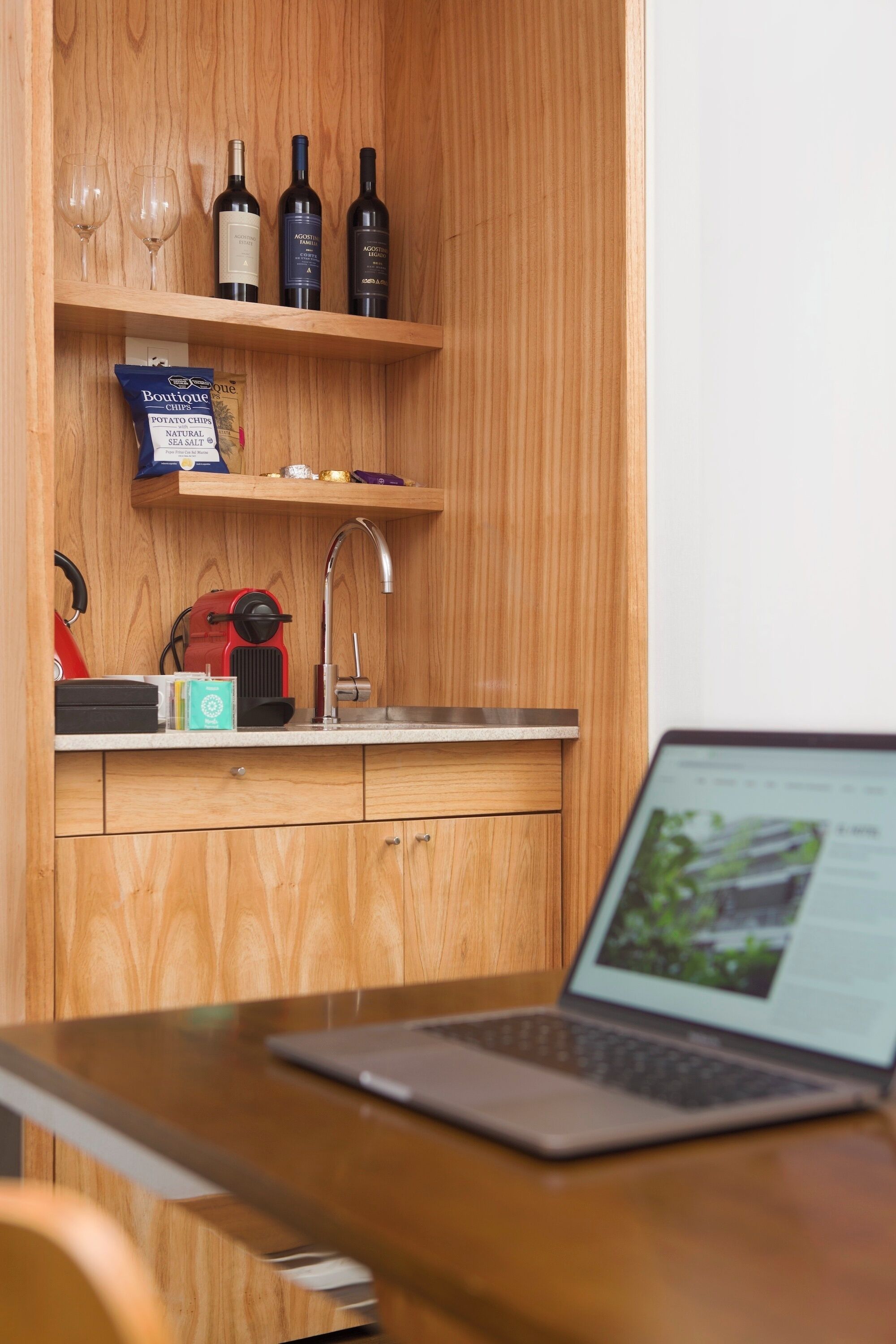 deluxe room | minibar