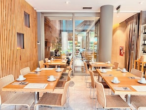 Free daily buffet breakfast