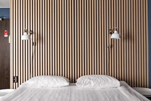 Ropa de cama de alta calidad, minibar y decoración personalizada 