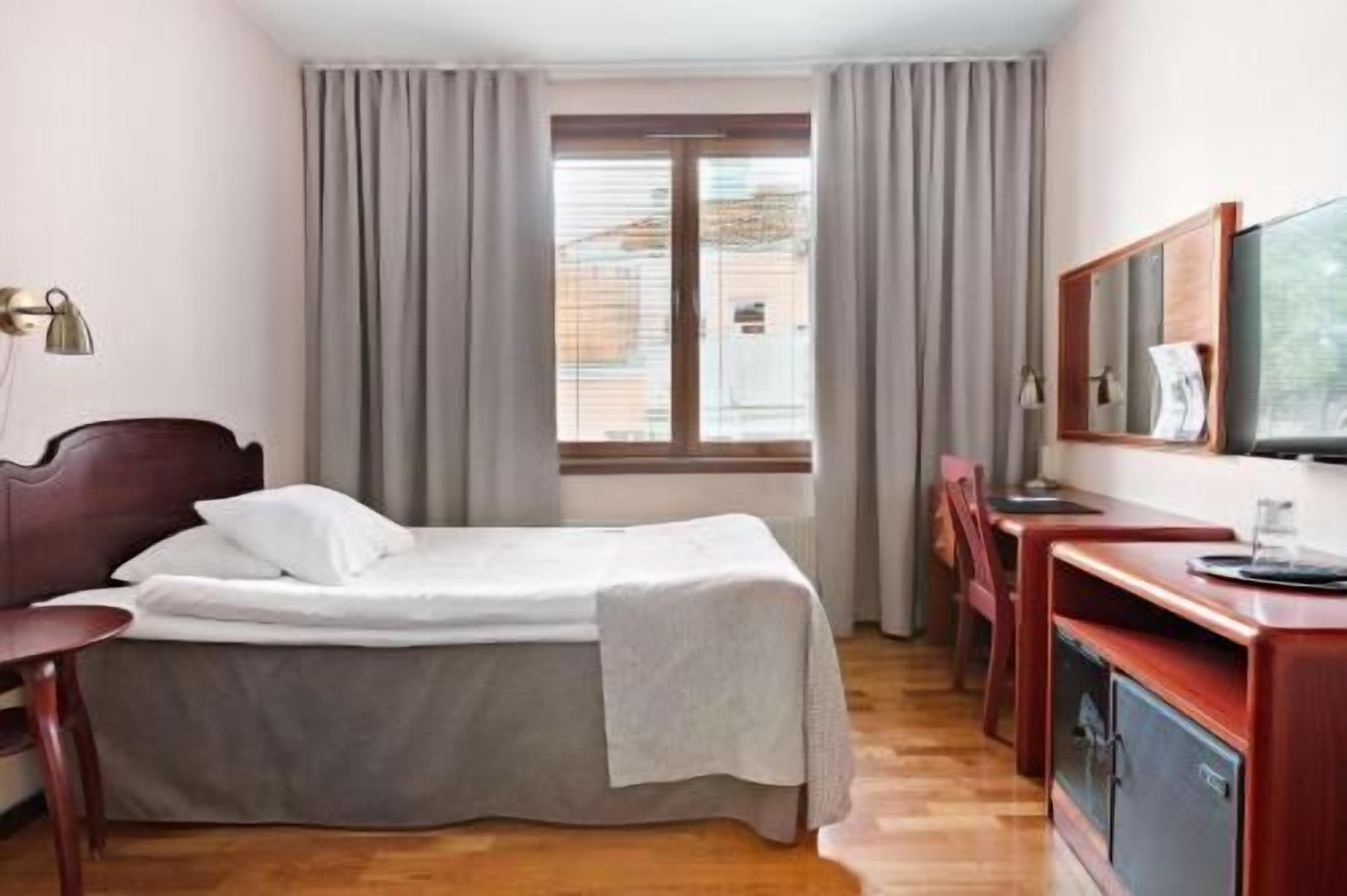 Premium bedding, minibar, individually decorated, individually furnished