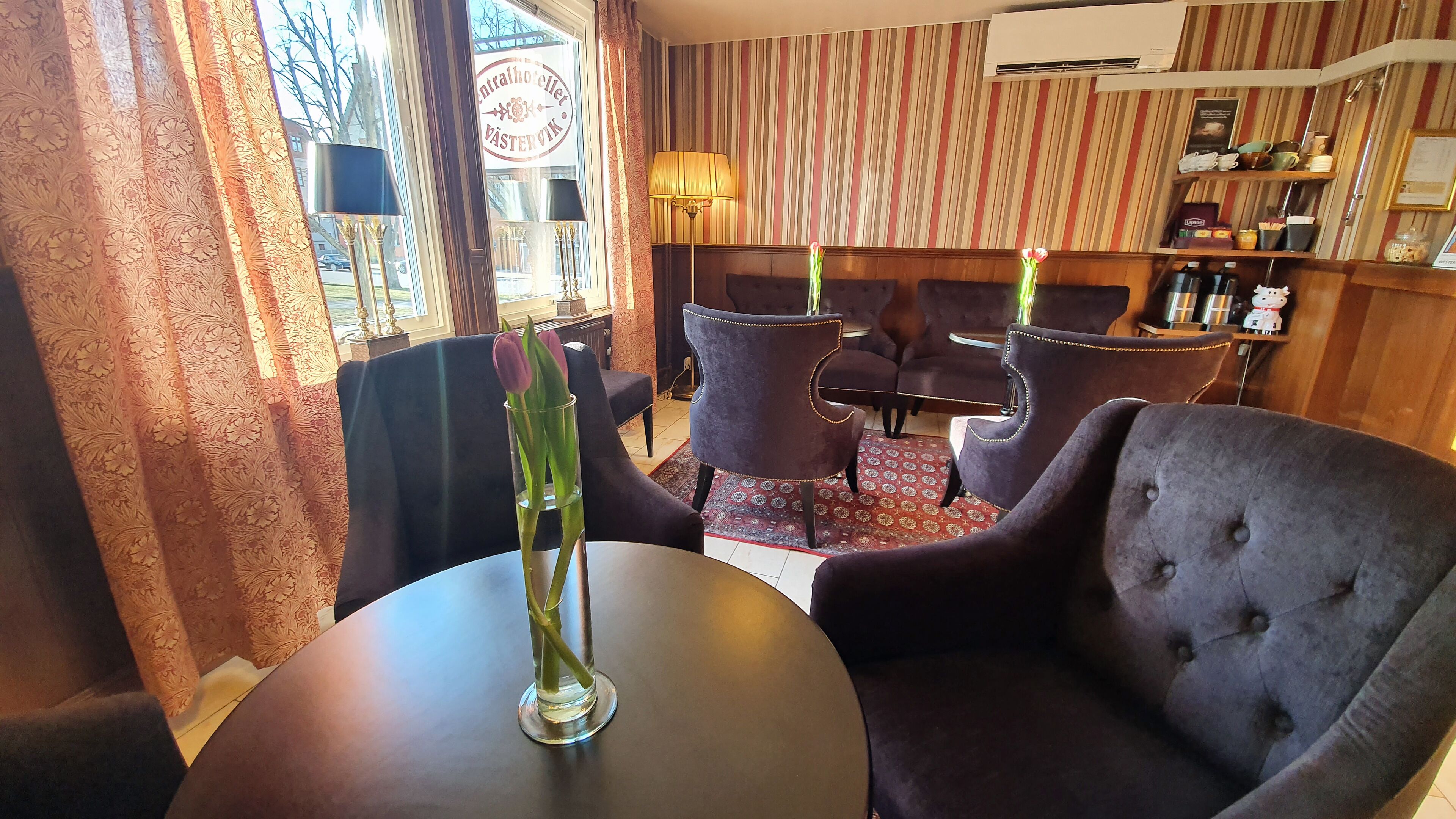 ฝ่ายต้อนรับ