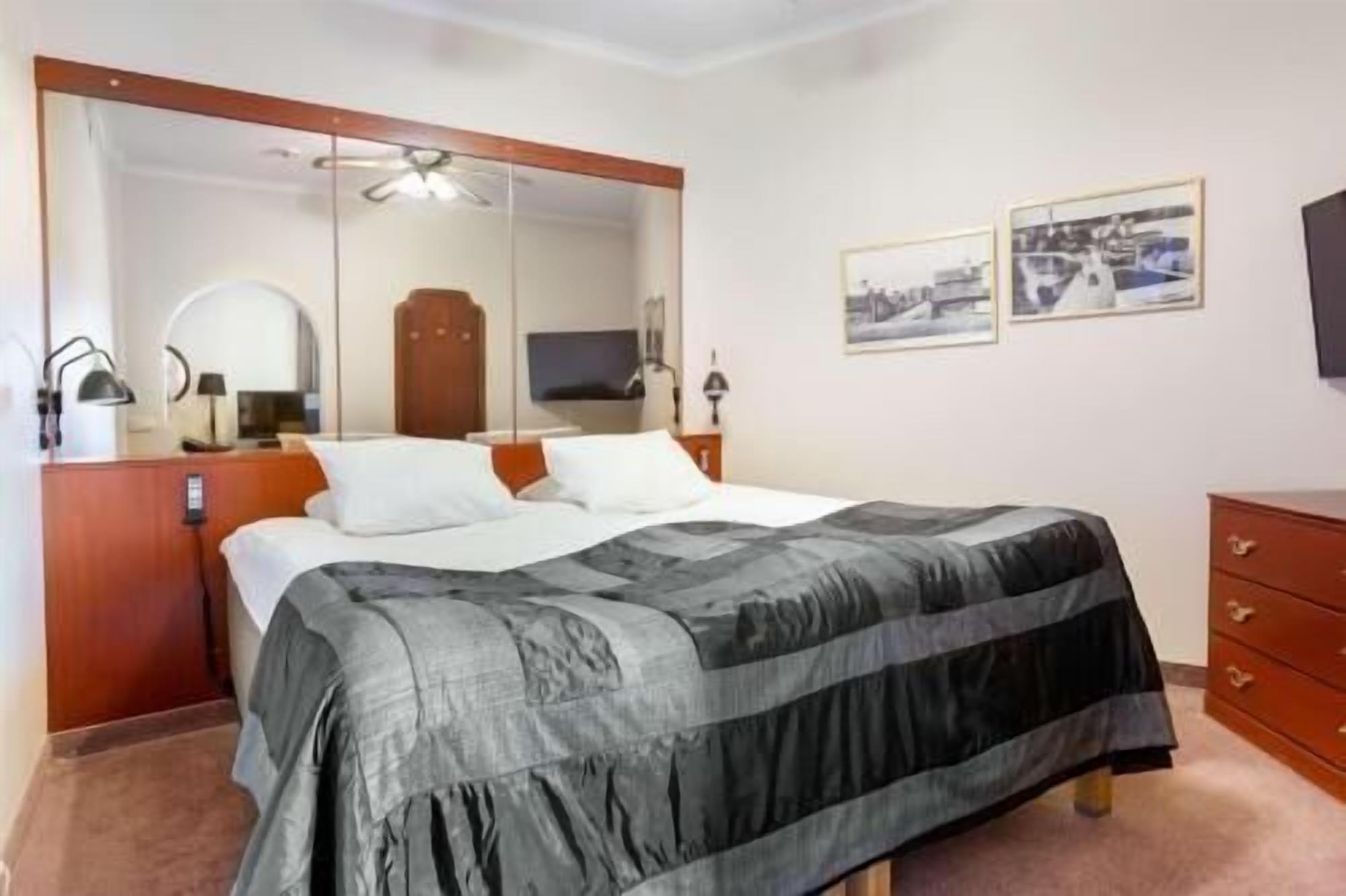 Premium bedding, minibar, individually decorated, individually furnished