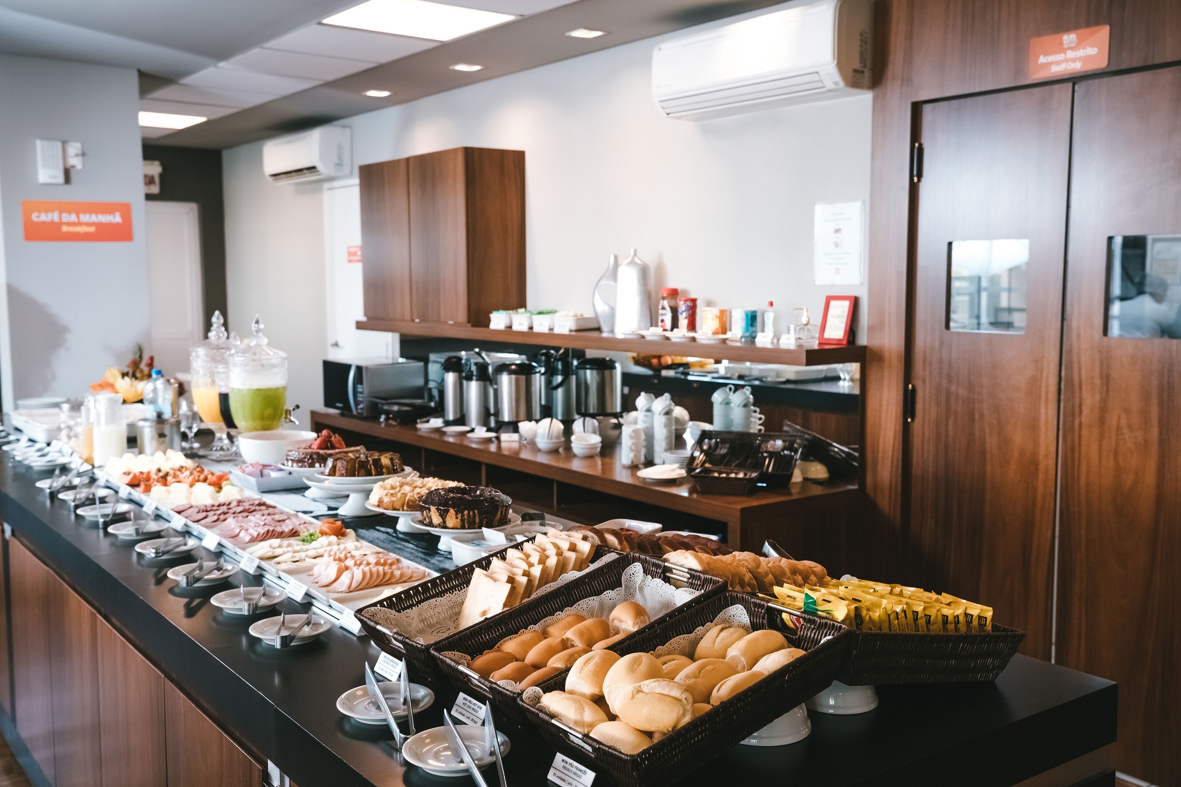 free daily continental breakfast