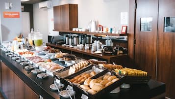 Café da manhã continental grátis todos os dias