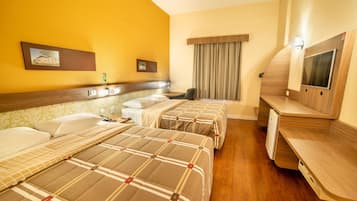 Quarto standard, 2 camas de casal | Frigobar, cofres nos quartos, escrivaninha, quartos à prova de som