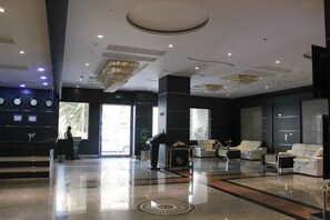 Interior entrance - Royal Phoenicia Hotel (Manama)
