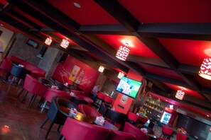 2 bares/lounges