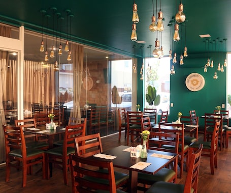 Restaurant. H+ Hotel