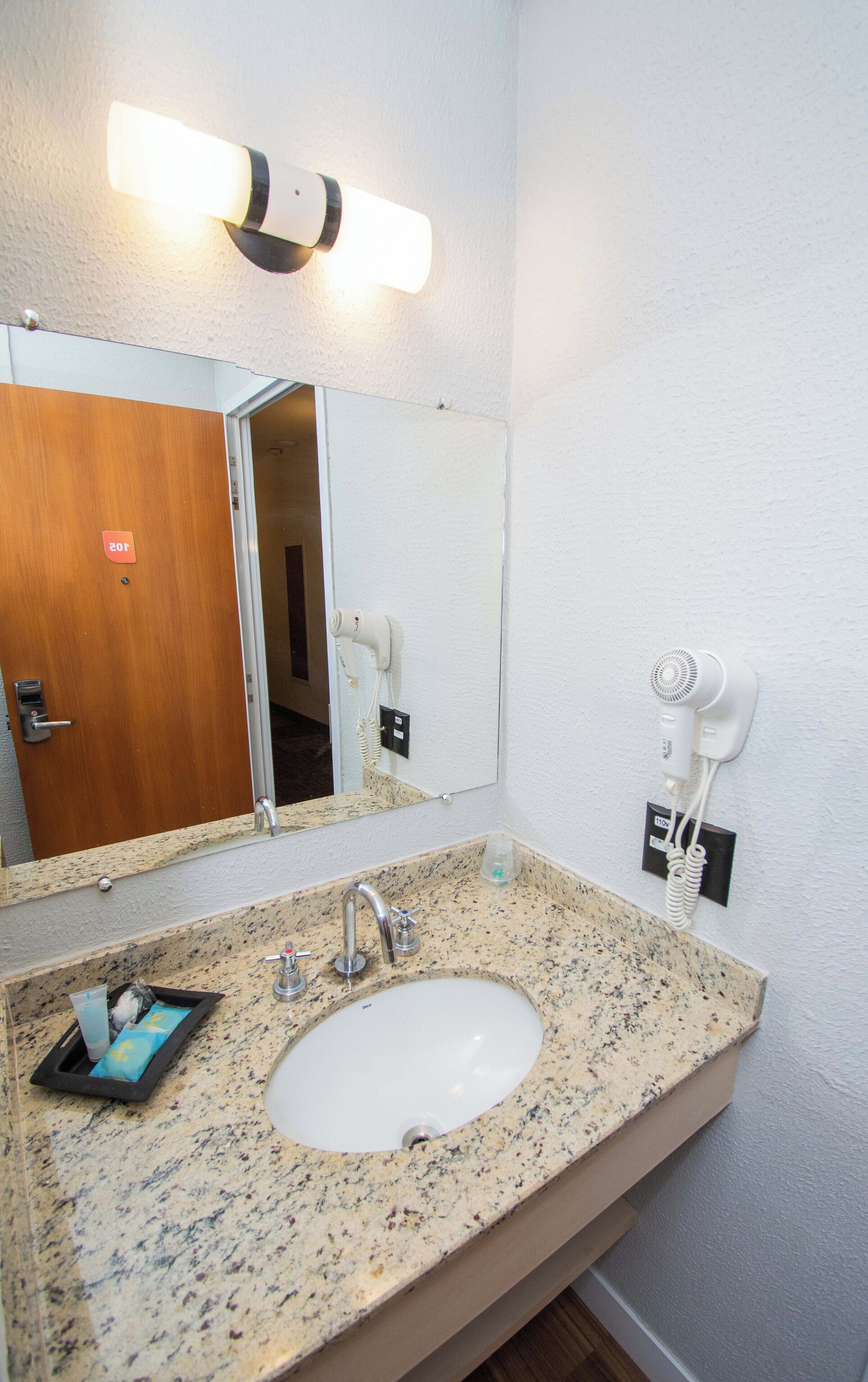 1 bedroom, minibar, in-room safe, desk