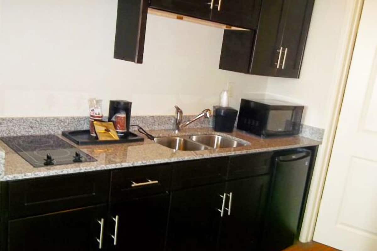 Efficiency, Suite, Multiple Beds, Non Smoking | Private kitchenette | Fridge, microwave, coffee/tea maker