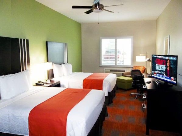 Escritorio, tabla de planchar con plancha y cunas gratuitas