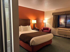 Pillow-top beds, desk, laptop workspace, blackout curtains - Northwoods Inn & Suites Blackduck (Blackduck)