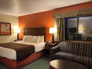 Pillow-top beds, desk, laptop workspace, blackout curtains - Northwoods Inn & Suites Blackduck (Blackduck)