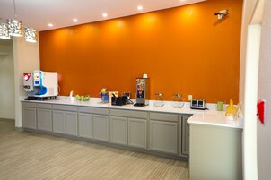 Free daily continental breakfast