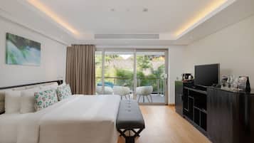 Junior Leisure Suite King | Premium bedding, minibar, in-room safe, desk