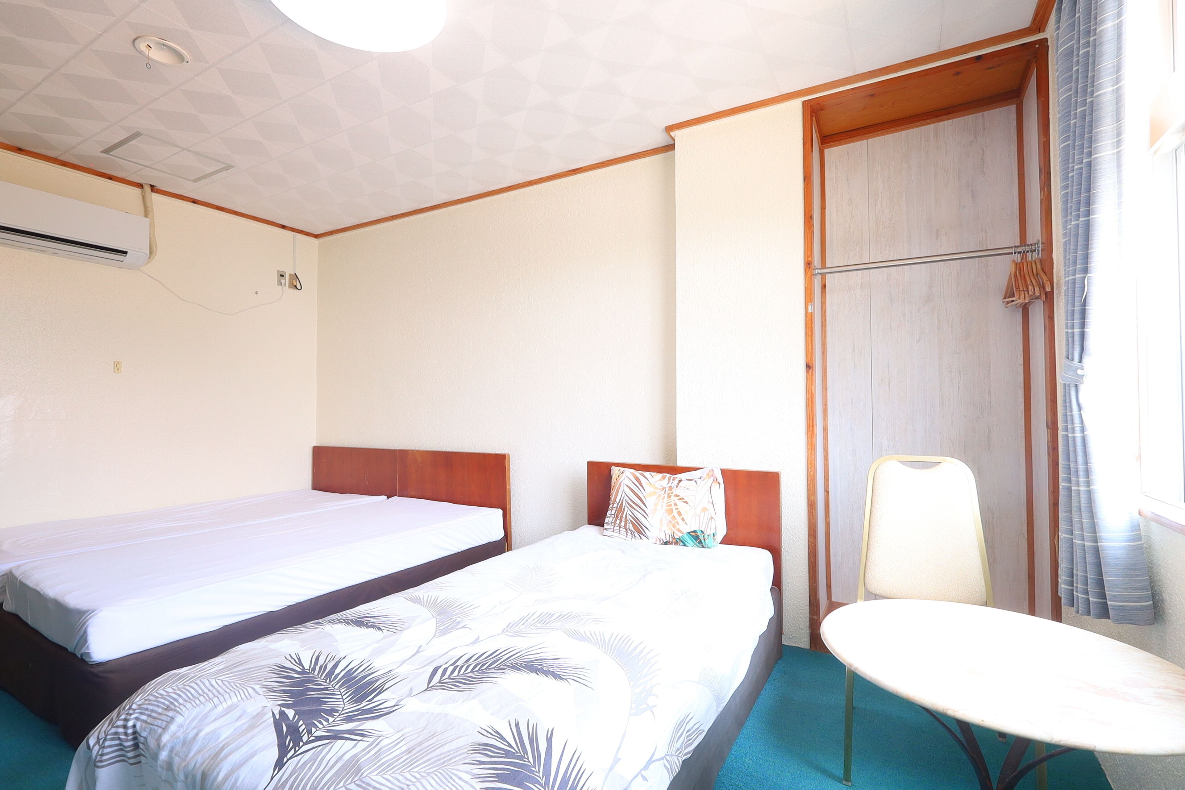 Triple Room, Non Smoking | Desk, blackout drapes, free WiFi, bed sheets