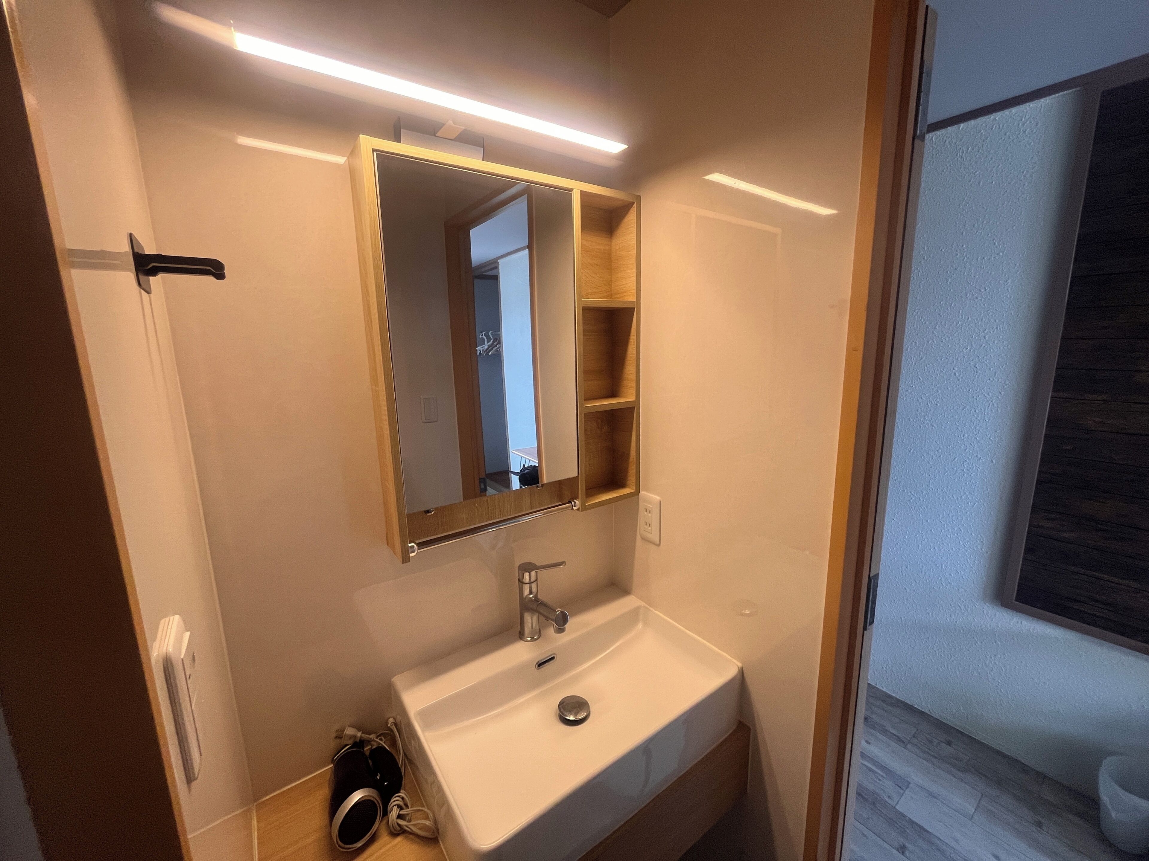 Zweibettzimmer | Badezimmer | Kostenlose Toilettenartikel, Haartrockner, Hausschuhe, Handtücher