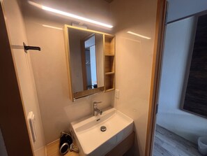 Twin Room | Bathroom | Free toiletries, hair dryer, slippers, towels - Minshuku Seaside House Dugong (Kumejima)