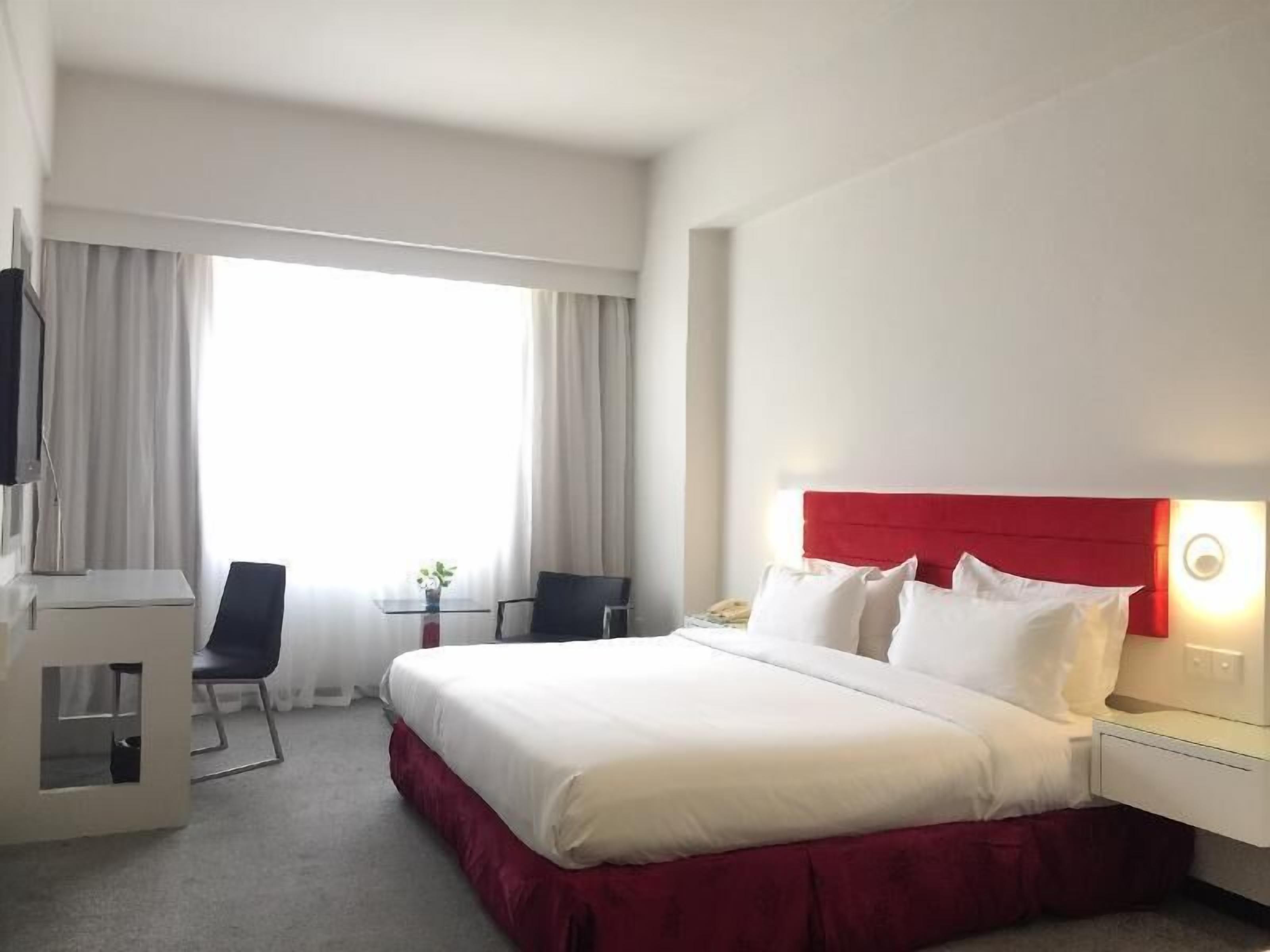 Zimmersafe, Schreibtisch, Bügeleisen/Bügelbrett, kostenloses WLAN