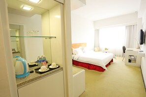 客房内保险箱、办公桌、熨斗/熨衣板、免费 WiFi