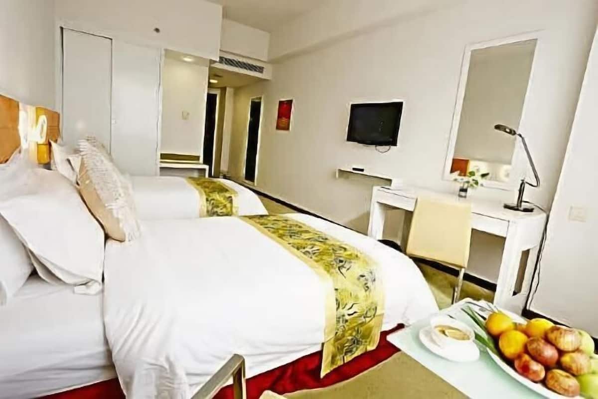 1 slaapkamer, een kluis op de kamer, een bureau
