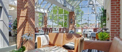 Coin salon dans le hall