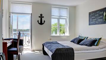 Literie de qualité supérieure, bureau, rideaux occultants