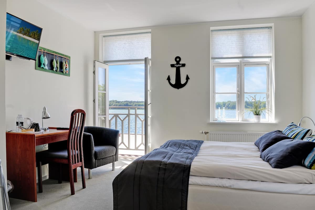 superior double room | 1 bedroom, premium bedding, desk, blackout curtains