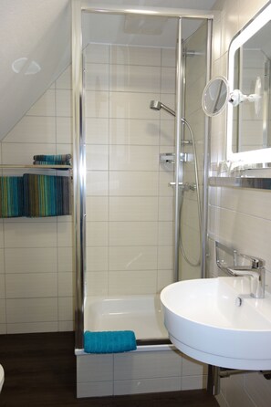 Habitación doble | Ducha del cuarto de baño
