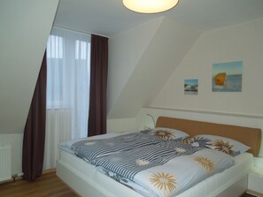 Double Room | Premium bedding, minibar, individually furnished, desk - Hotel Gode-Wind (Kiel)