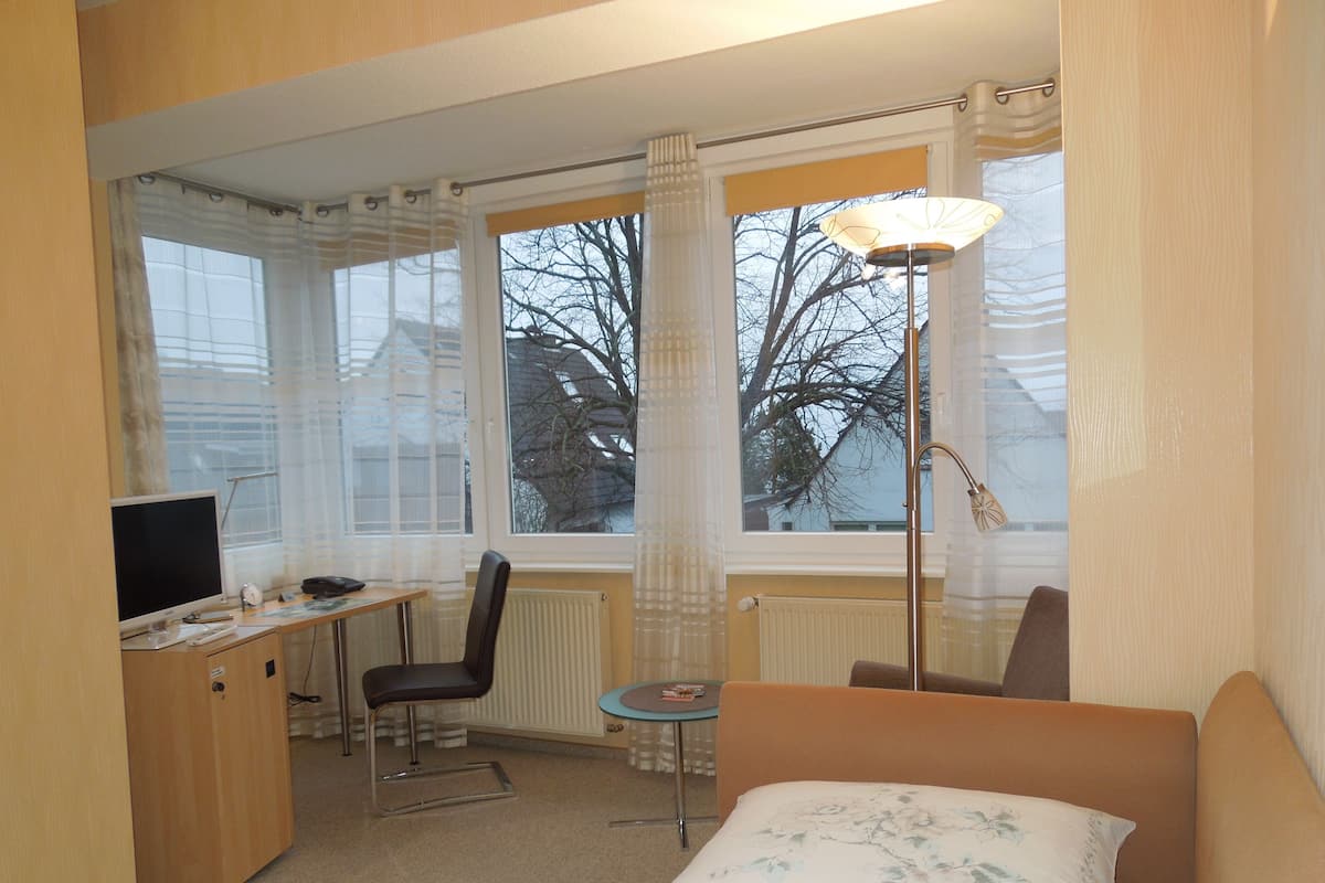 Ropa de cama de alta calidad, minibar, escritorio y wifi gratis 