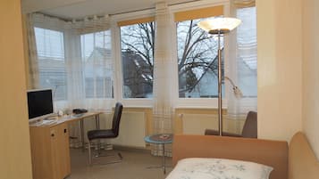 Single Room | Premium bedding, minibar, individually furnished, desk