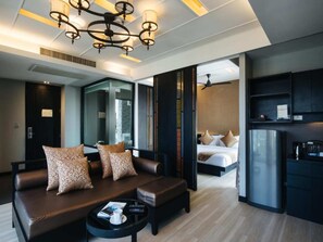 Grand Deluxe Room | Living room