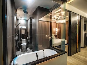 Grand Deluxe Room | Bathroom