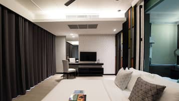 Two Bedroom Premier | 迷你吧、客房內保險箱、書桌、遮光布/窗簾