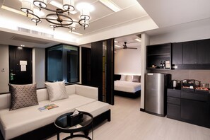 Grand Deluxe Room | Living room | 40-inch LED TV with cable channels, TV, DVD player - De Chai Oriental Nimman (Chiang Mai)