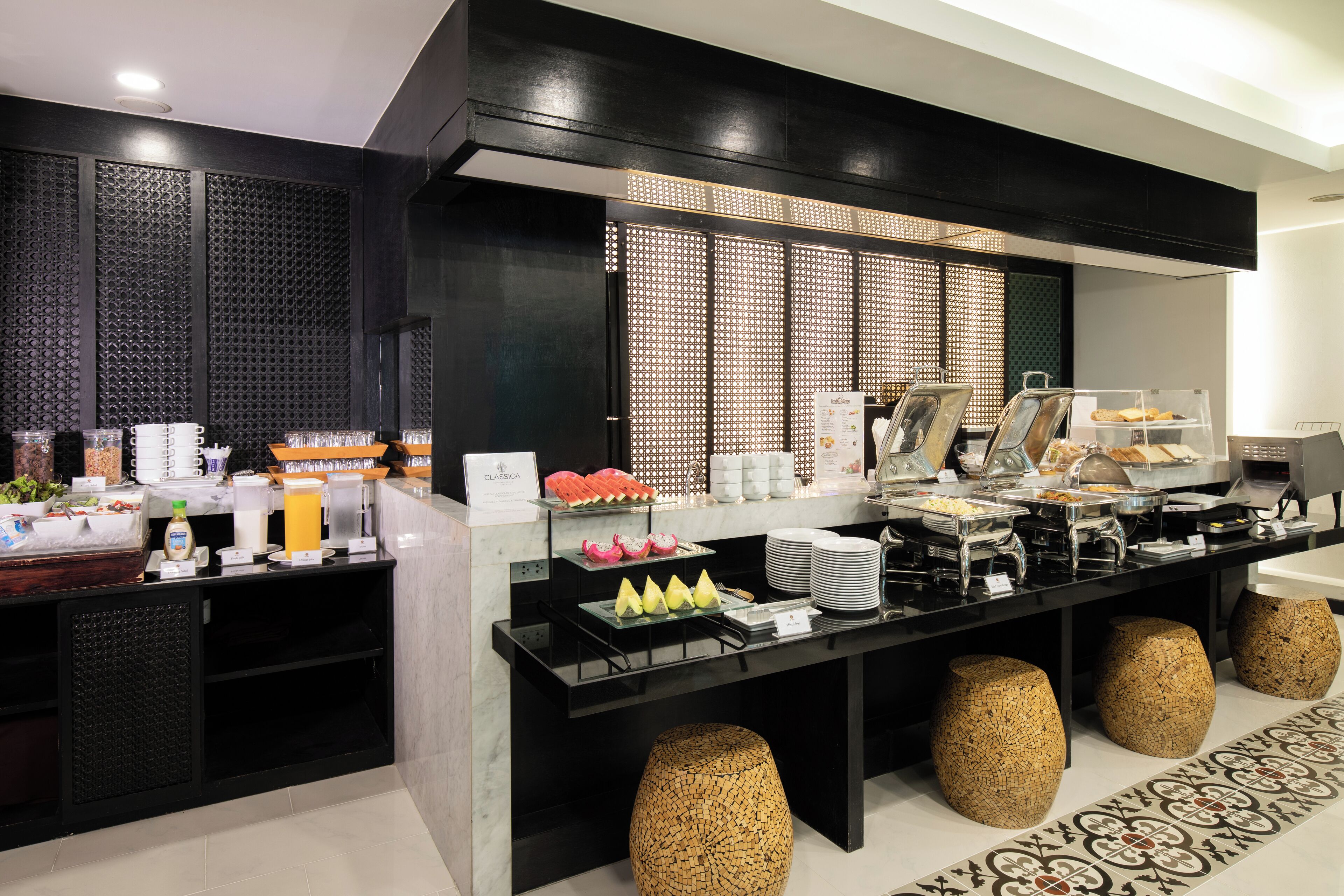 daily buffet breakfast (thb 400 per person)