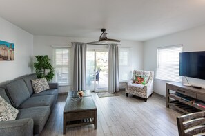 Townhome, 2 Bedrooms, Pool View