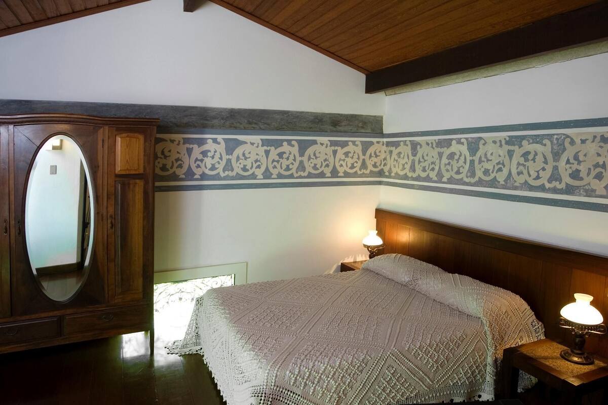 Minibar, caja fuerte, wifi gratis y ropa de cama